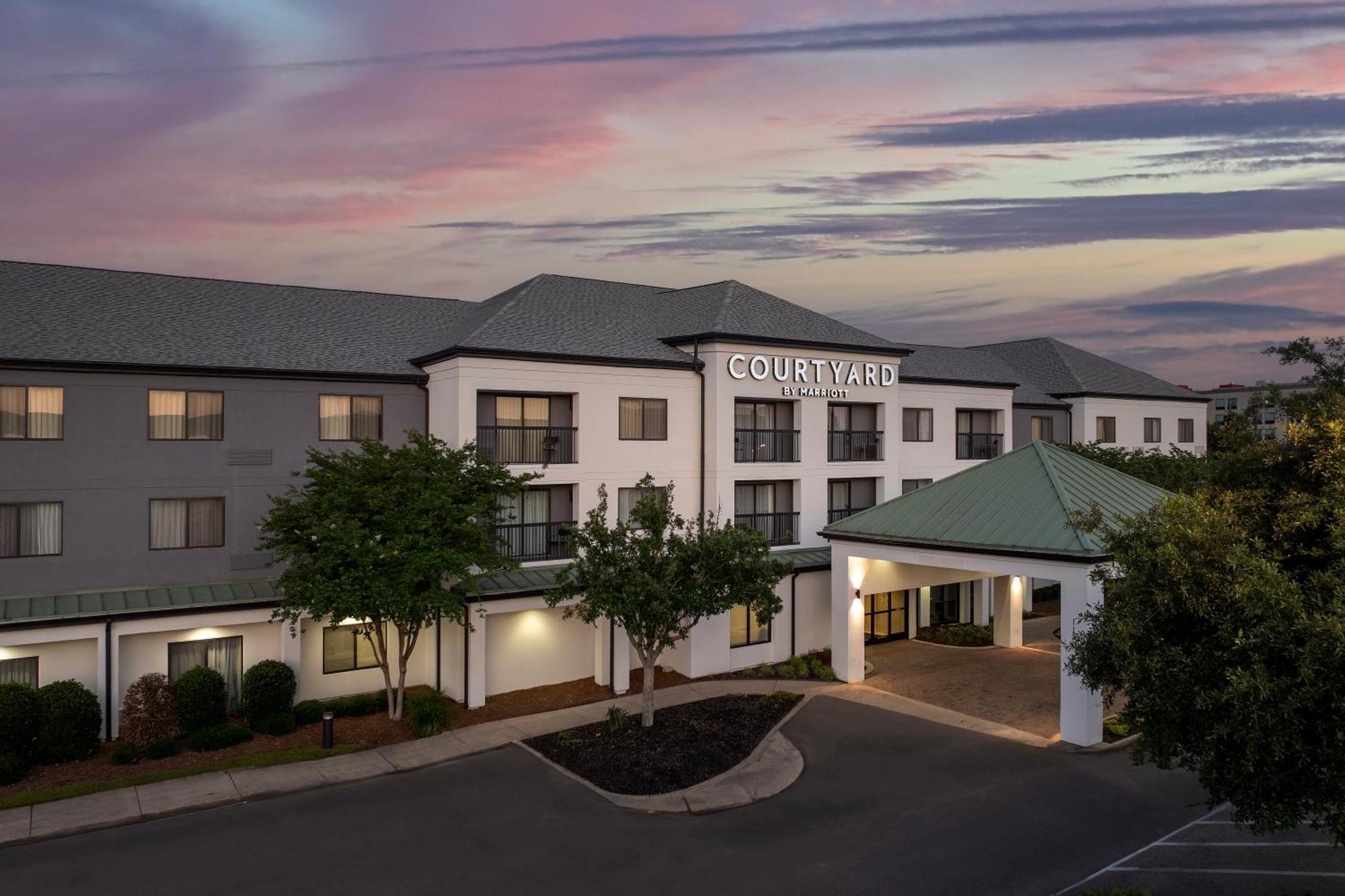 Courtyard By Marriott Hotel 3*